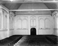 854964 Interieur van een onbekende kerk.